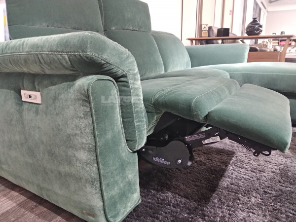 Ъглов диван с релакс механизъм Natuzzi Curioso C107